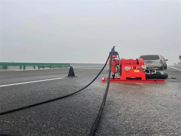 双清马路路基路面开裂下沉注浆加固灌浆